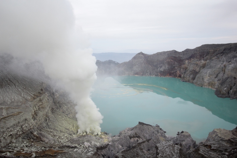 This is how the crater looks like from the top. Blue fire comes from the sulfur. See the yellow part where the smoke appear. See also the lake-like. Is that wide, huh?!